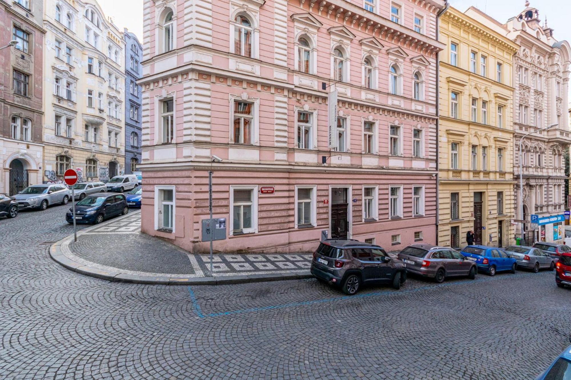 Private Retreat Close To Stations In Praha 3, Prague